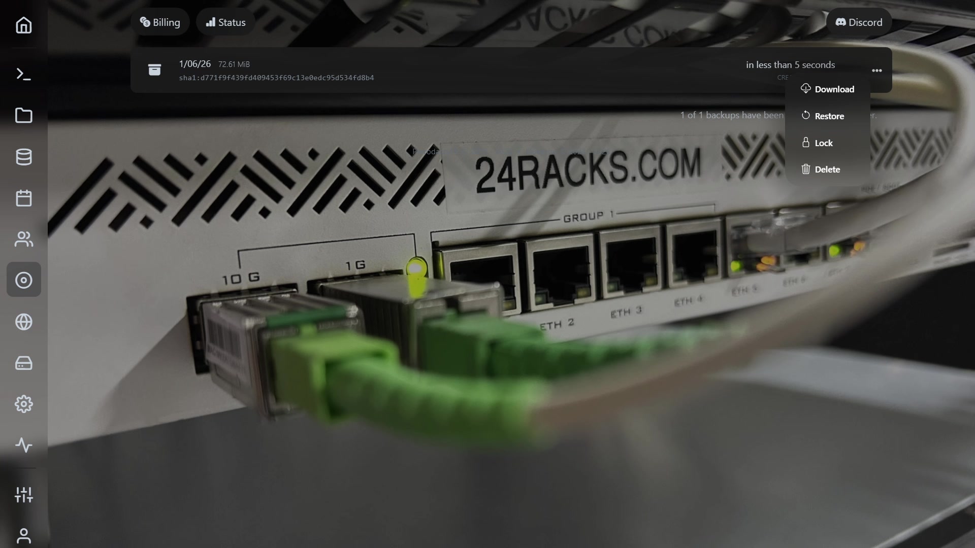 Panel de backups mostrando la copia creada con las opciones del menú de tres puntos