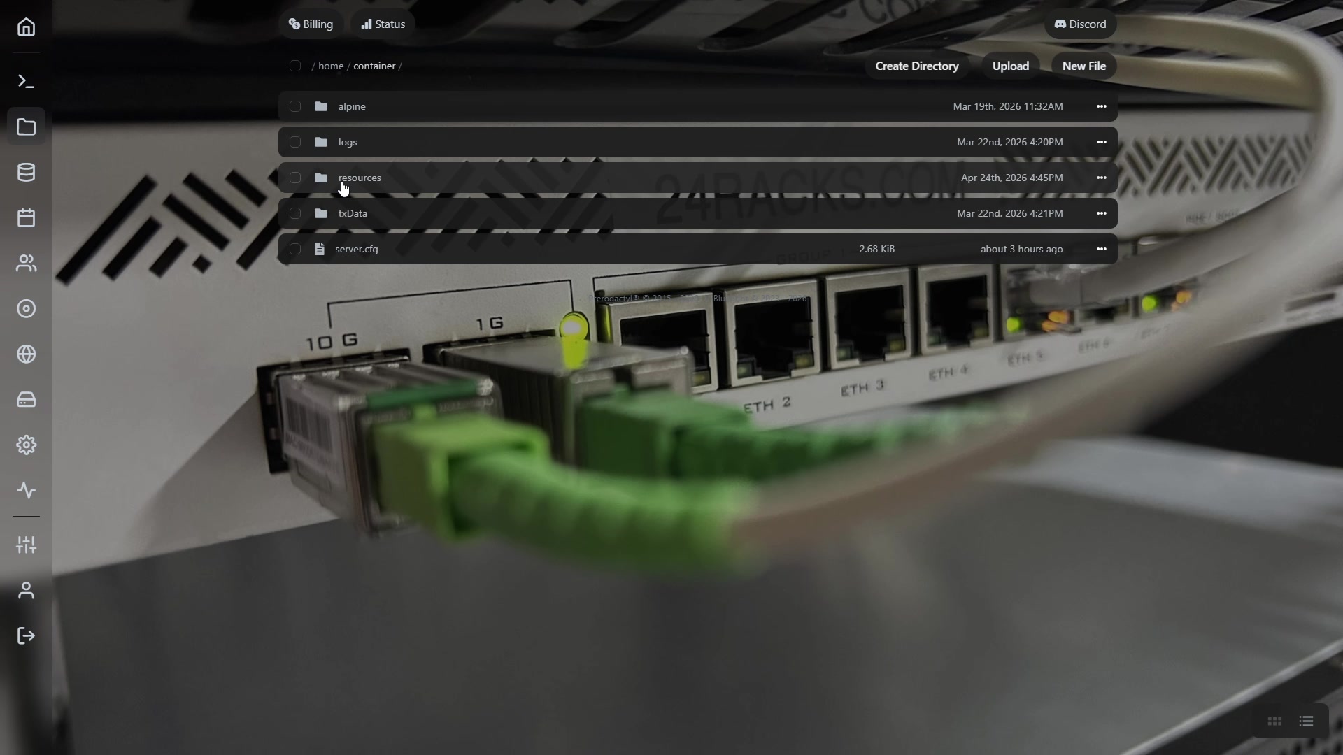 File Manager del panel mostrando las carpetas alpine, logs, resources, txData y el archivo server.cfg