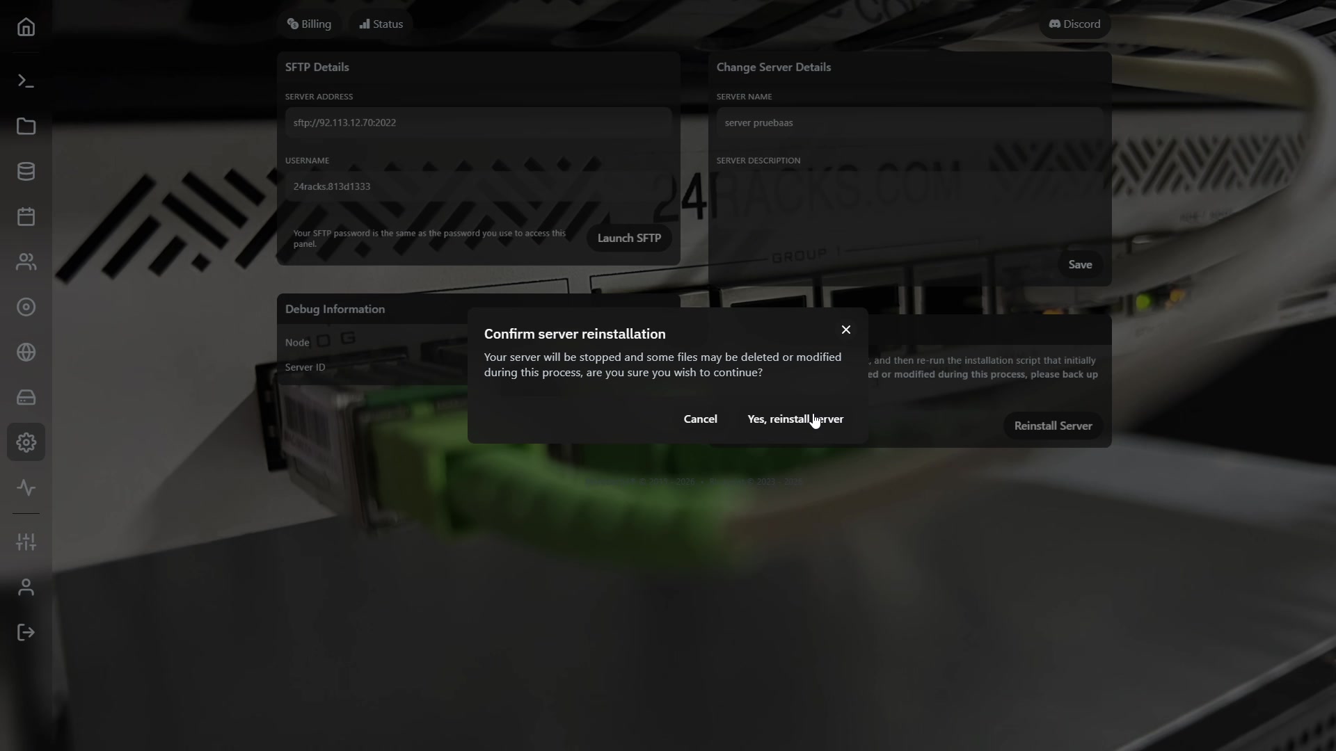 Diálogo de confirmación Confirm server reinstallation con el botón Yes, reinstall server